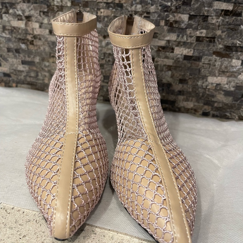 Fishnet Heels - Picture 3 of 3